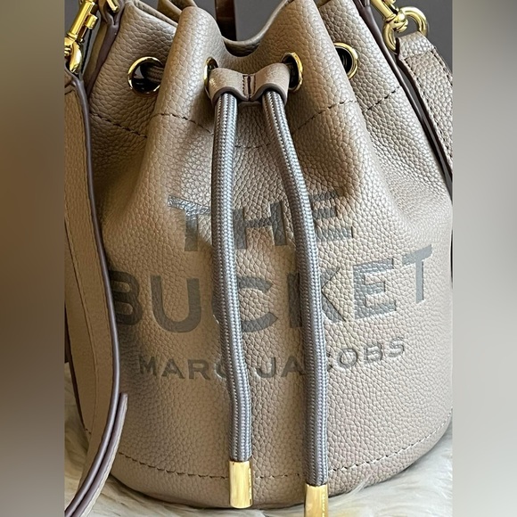 Marc Jacobs The Leather Bucket Bag - Picture 4 of 15